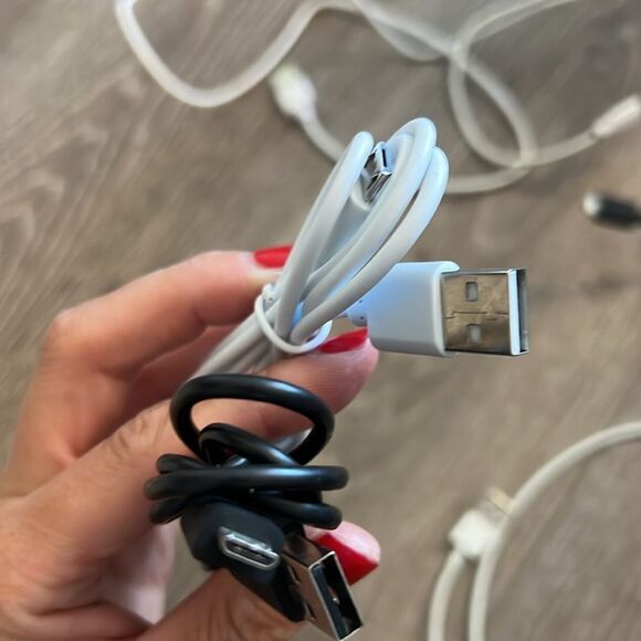 5 different kinds of charger cables including Apple - Picture 2 of 3